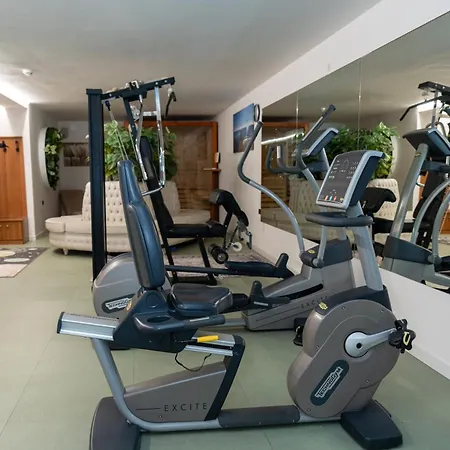 Victoria Frontemare & 4*