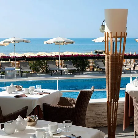 Hotel Victoria Frontemare & 4*
